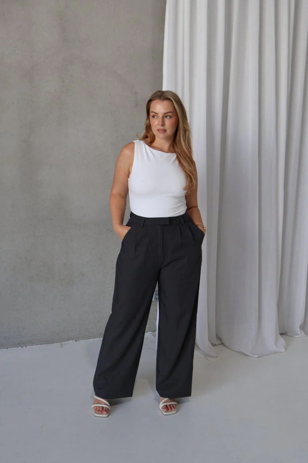 DOWNTOWN PANT DEEP CHARCOAL - Image 3