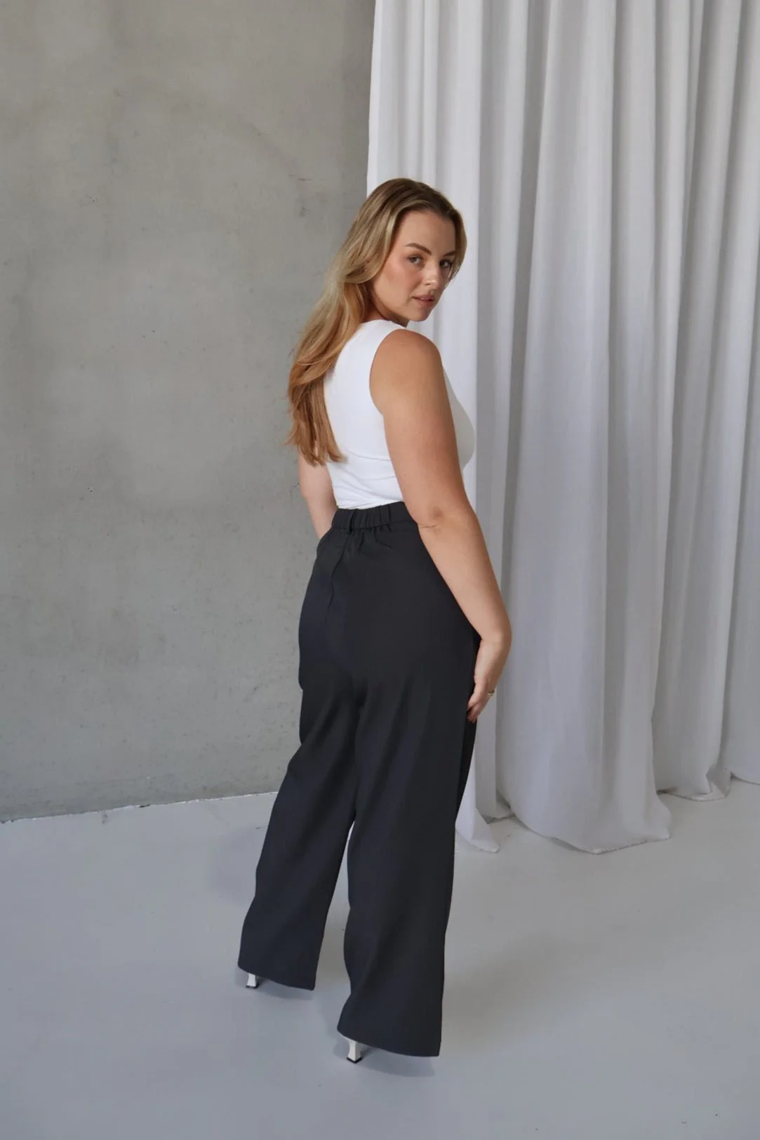 DOWNTOWN PANT DEEP CHARCOAL - Image 5