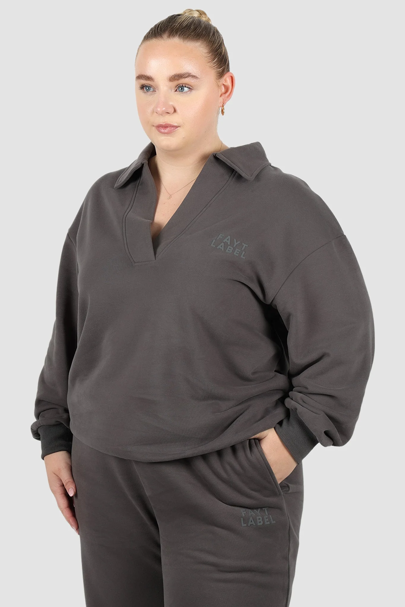 FAYT LOGO COLLAR CREW CHARCOAL - Image 5