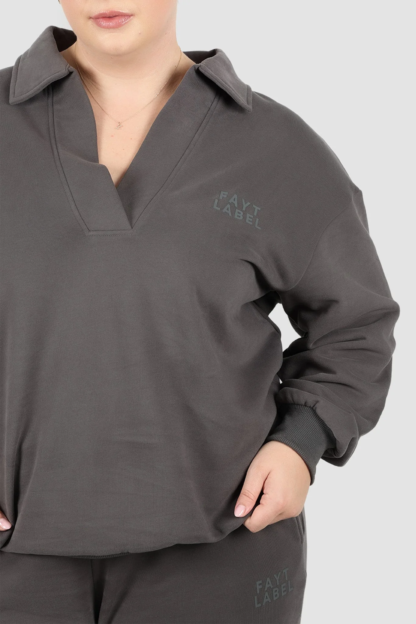 FAYT LOGO COLLAR CREW CHARCOAL - Image 6
