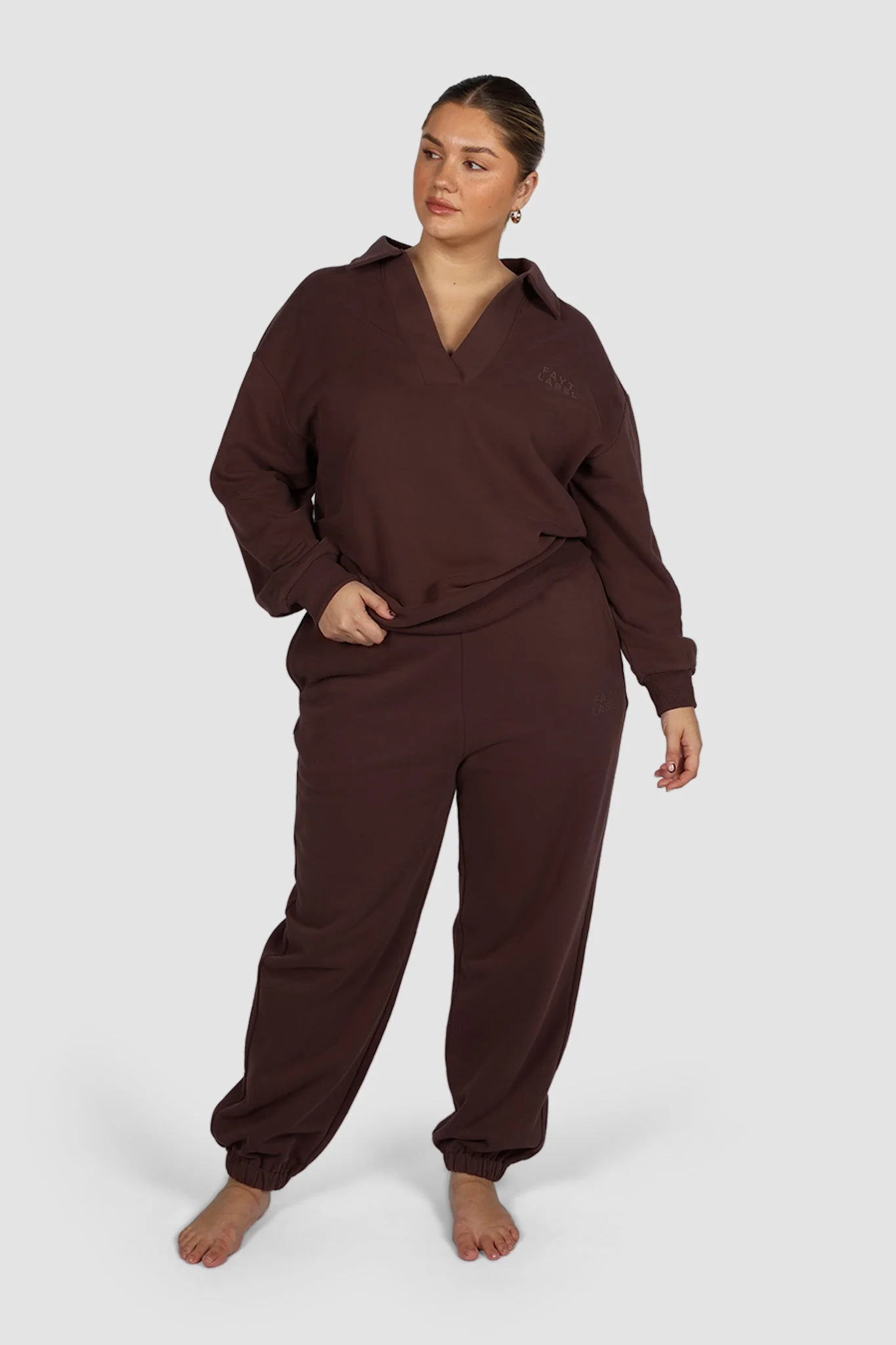 FAYT LOGO COLLAR CREW CHOCOLATE