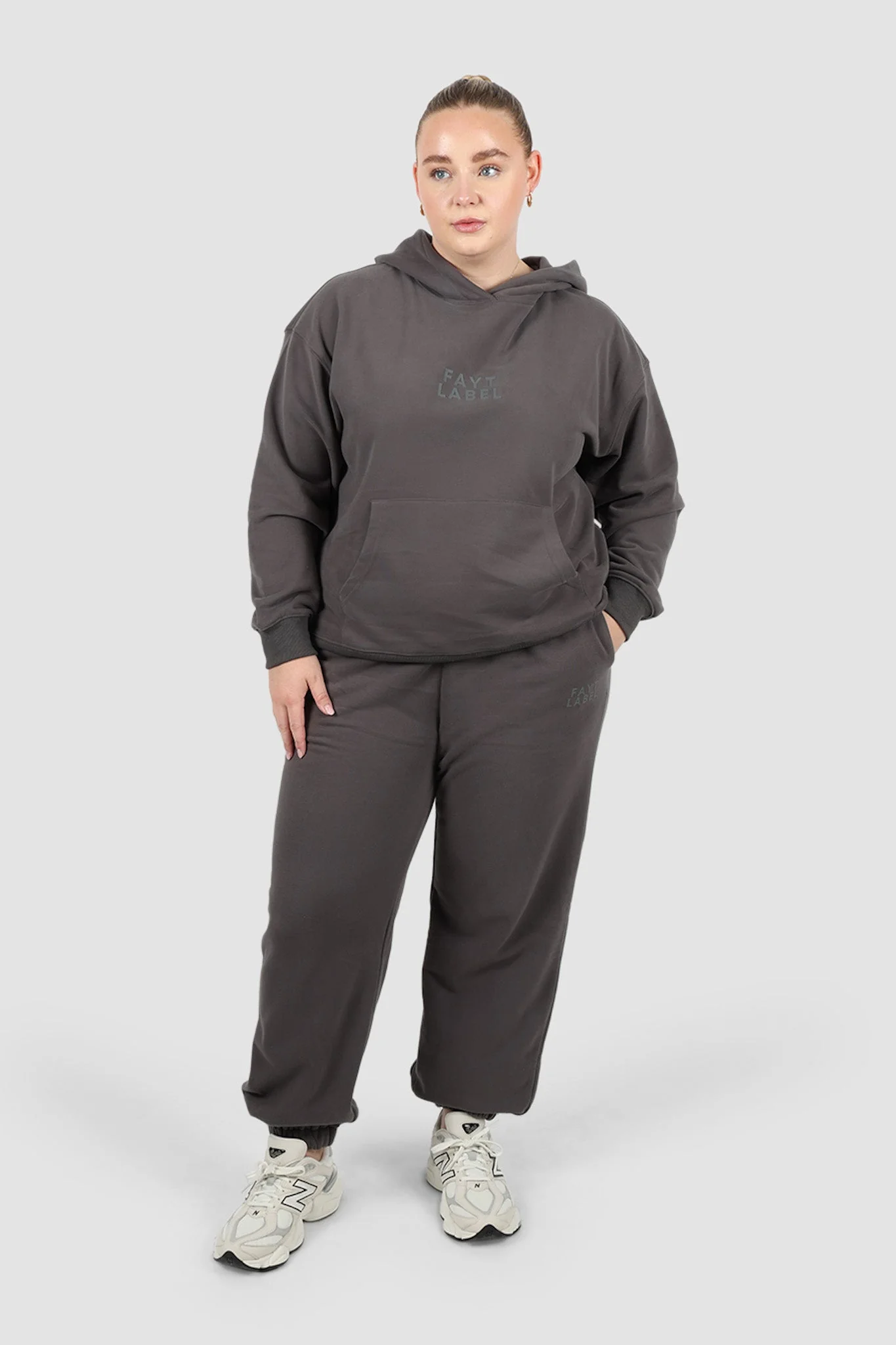 FAYT LOGO CUFF SWEATPANT CHARCOAL - Image 2