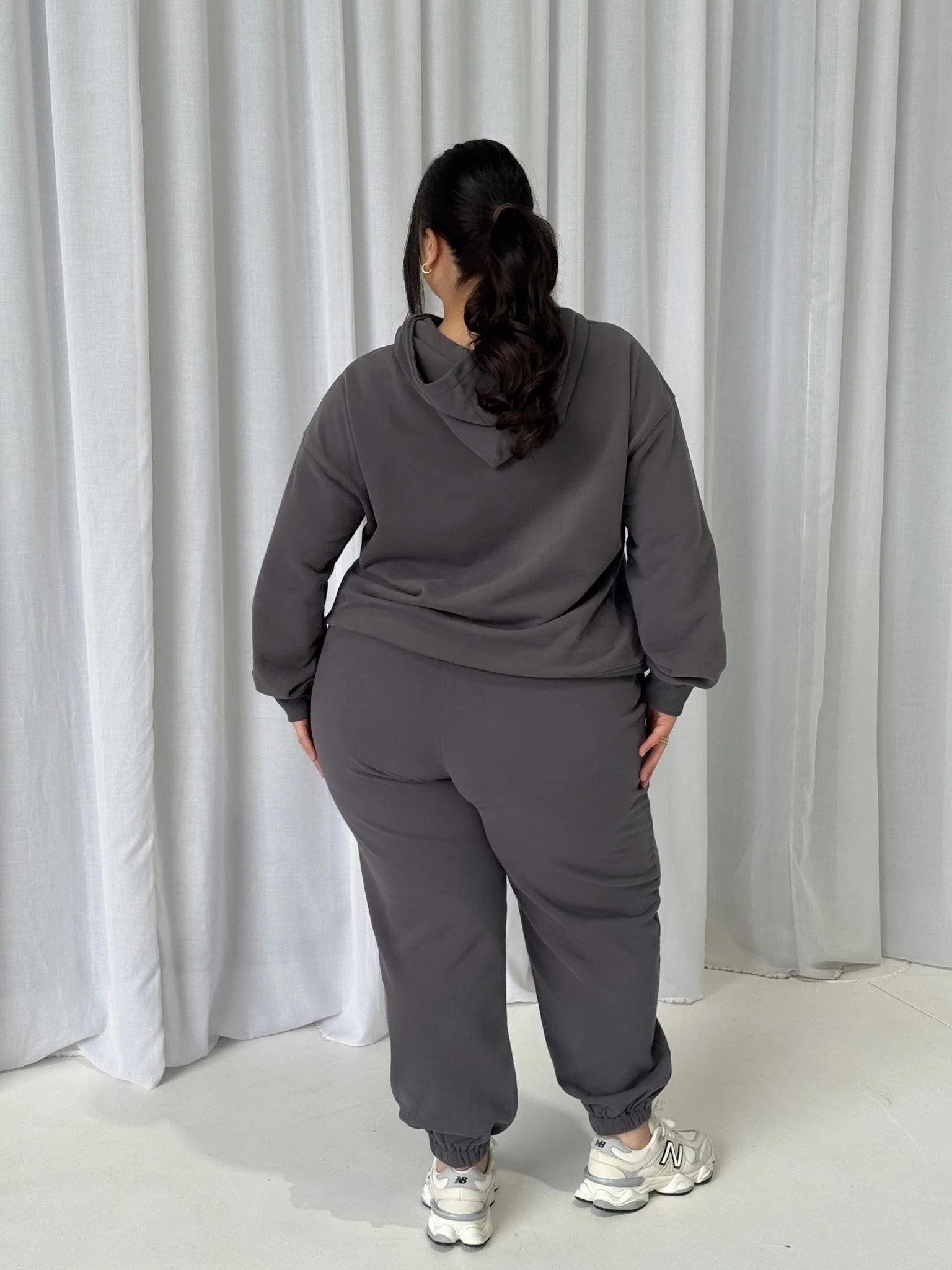 FAYT LOGO CUFF SWEATPANT CHARCOAL - Image 4