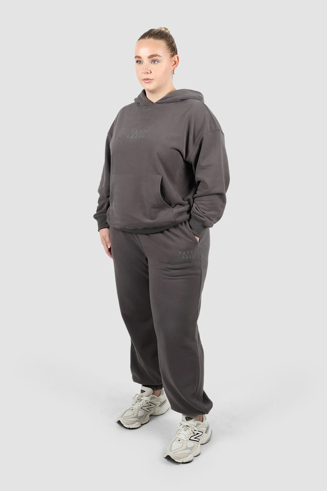 FAYT LOGO CUFF SWEATPANT CHARCOAL - Image 6