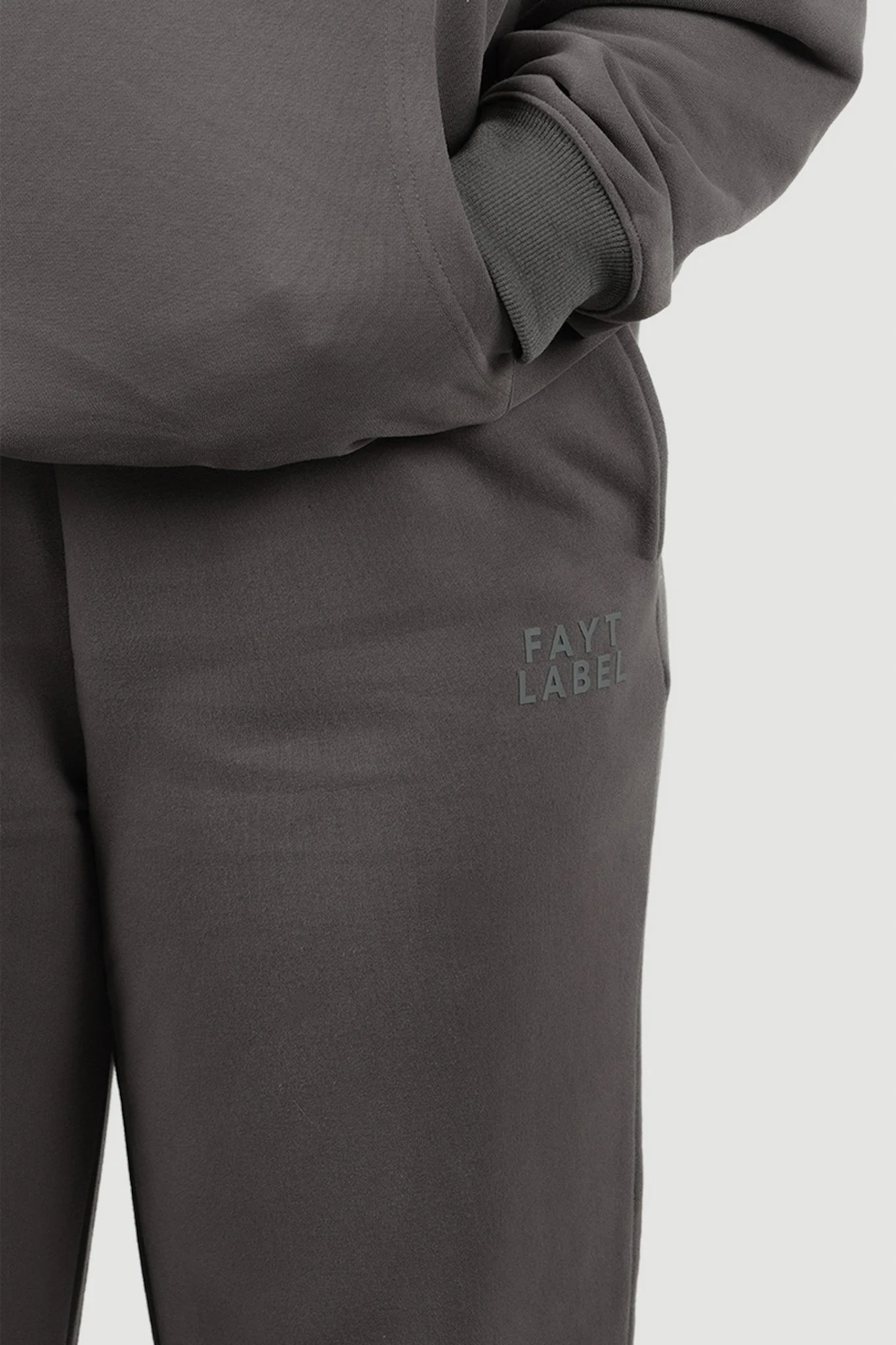 FAYT LOGO CUFF SWEATPANT CHARCOAL - Image 8