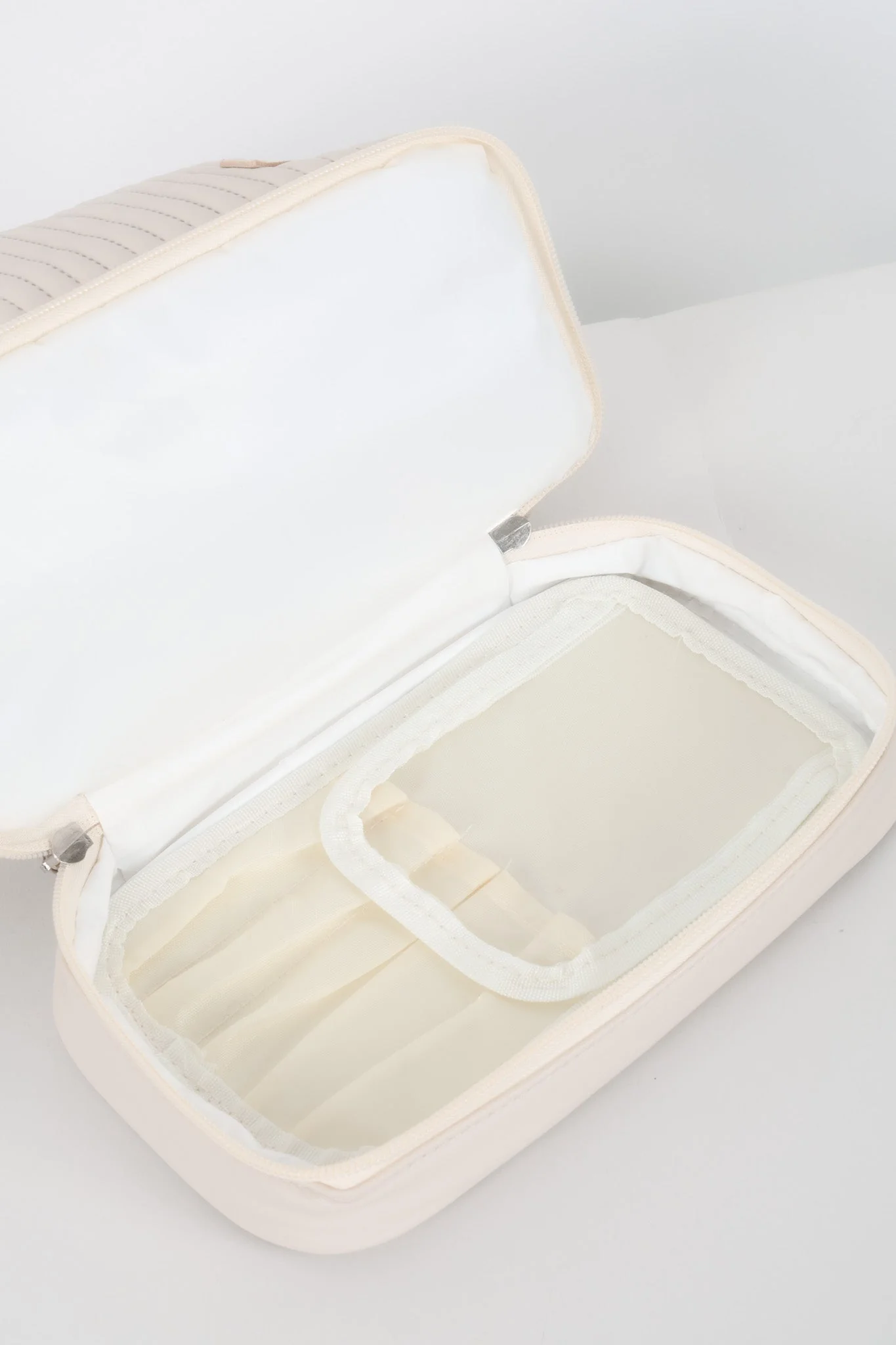 FAYT MAKEUP BAG CREAM - Image 3