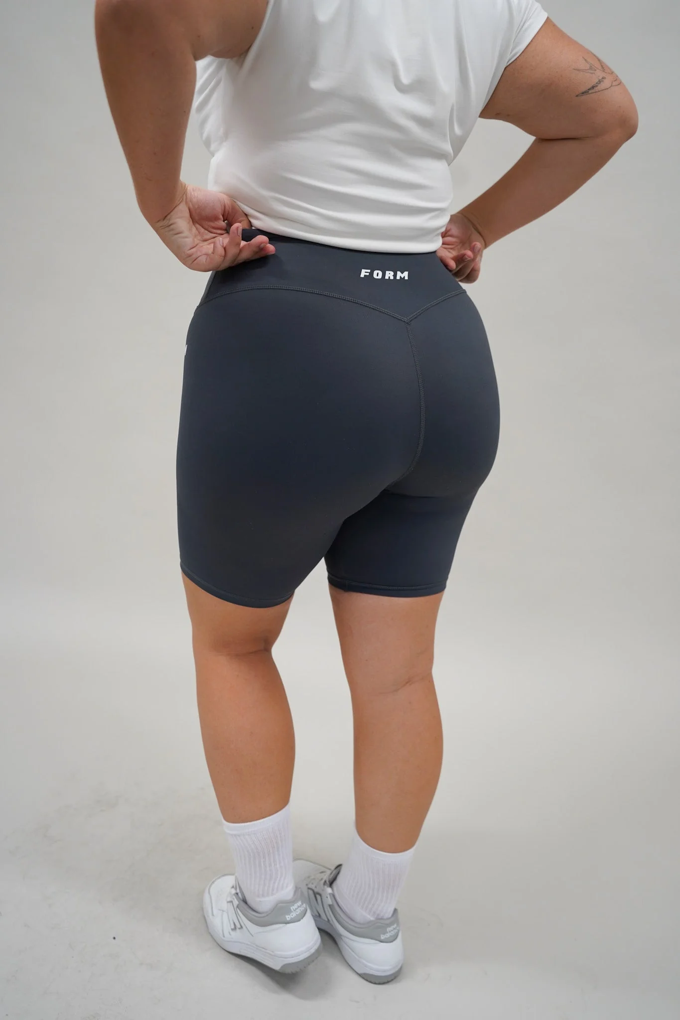 FORM BASE SHORT GREY - Image 6