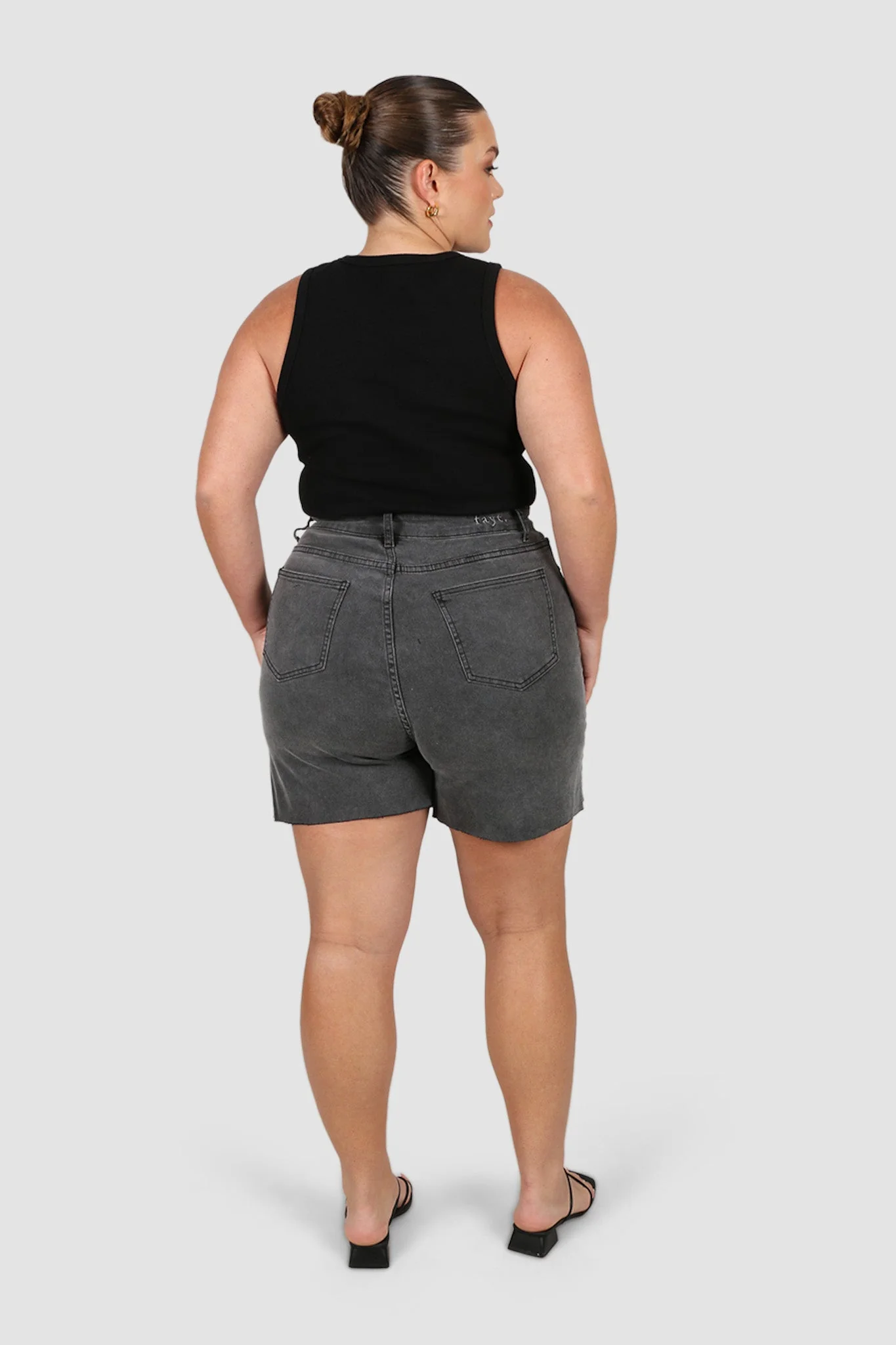 JAGGER DENIM SHORT GREY WASH - Image 3