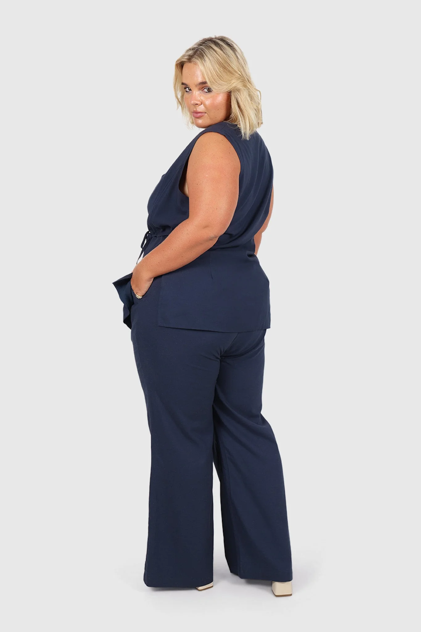 JEANI TOP NAVY - Image 10