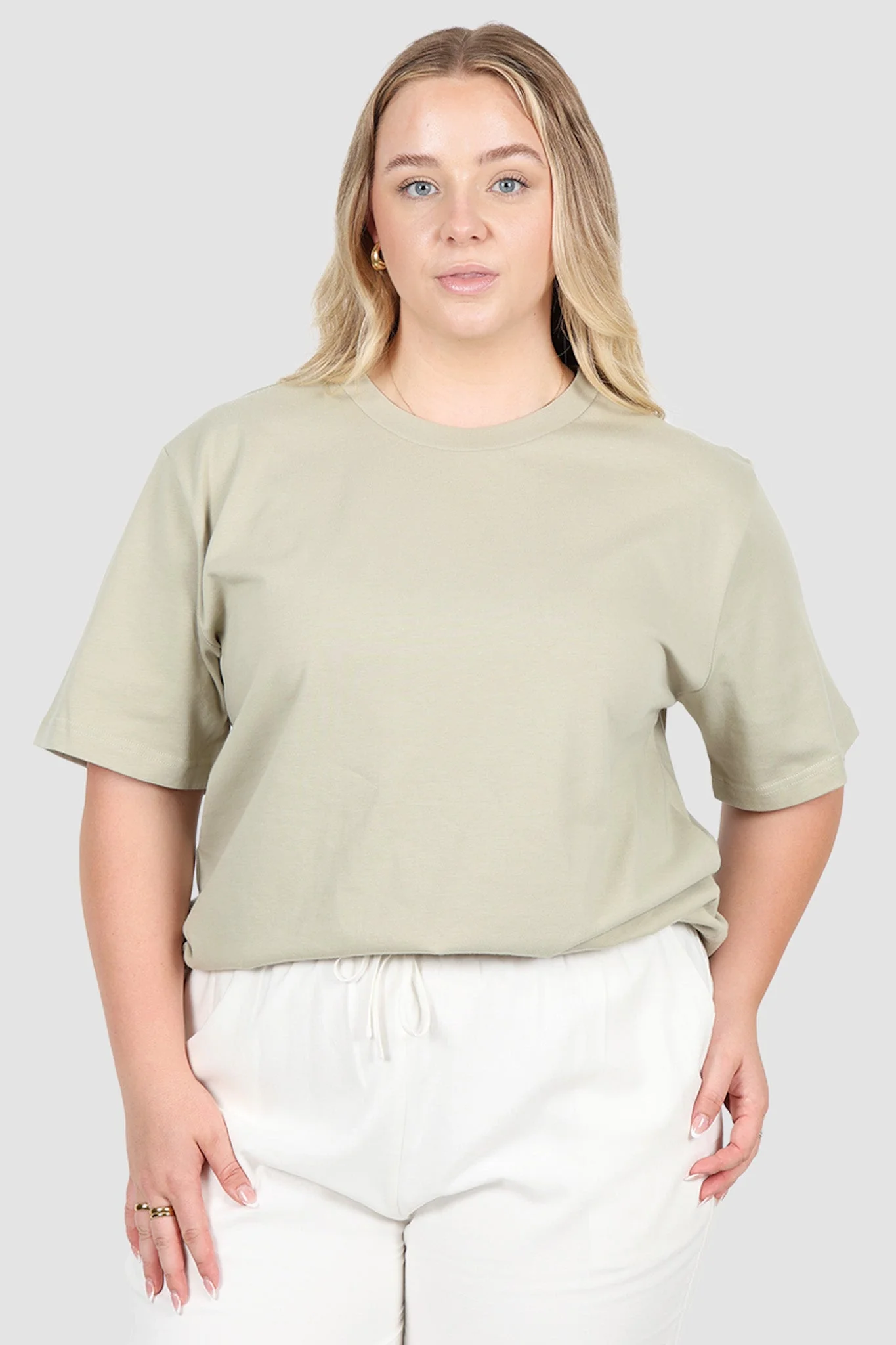 SIGNATURE TEE SOFT SAGE - Image 11