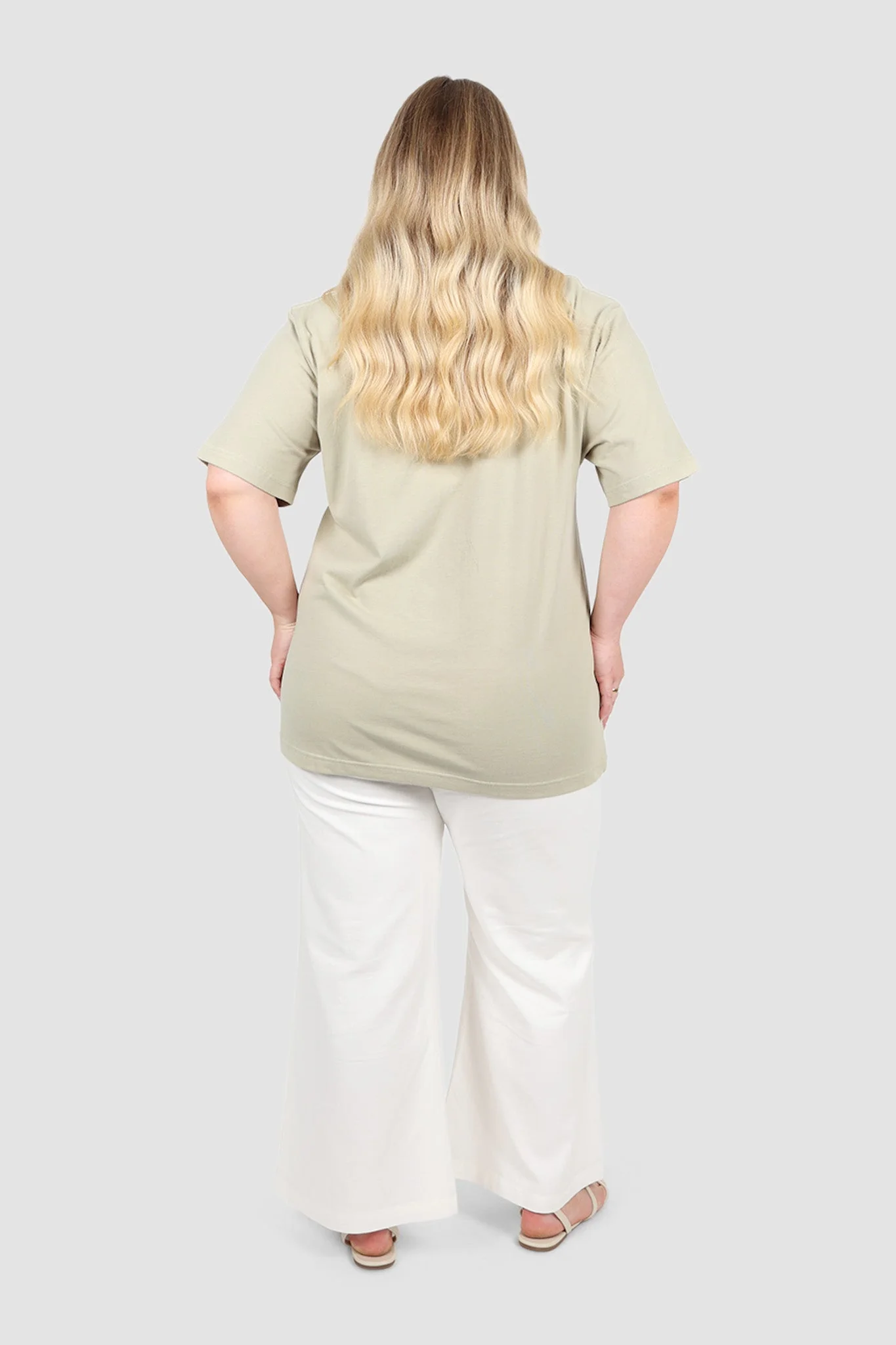 SIGNATURE TEE SOFT SAGE - Image 9
