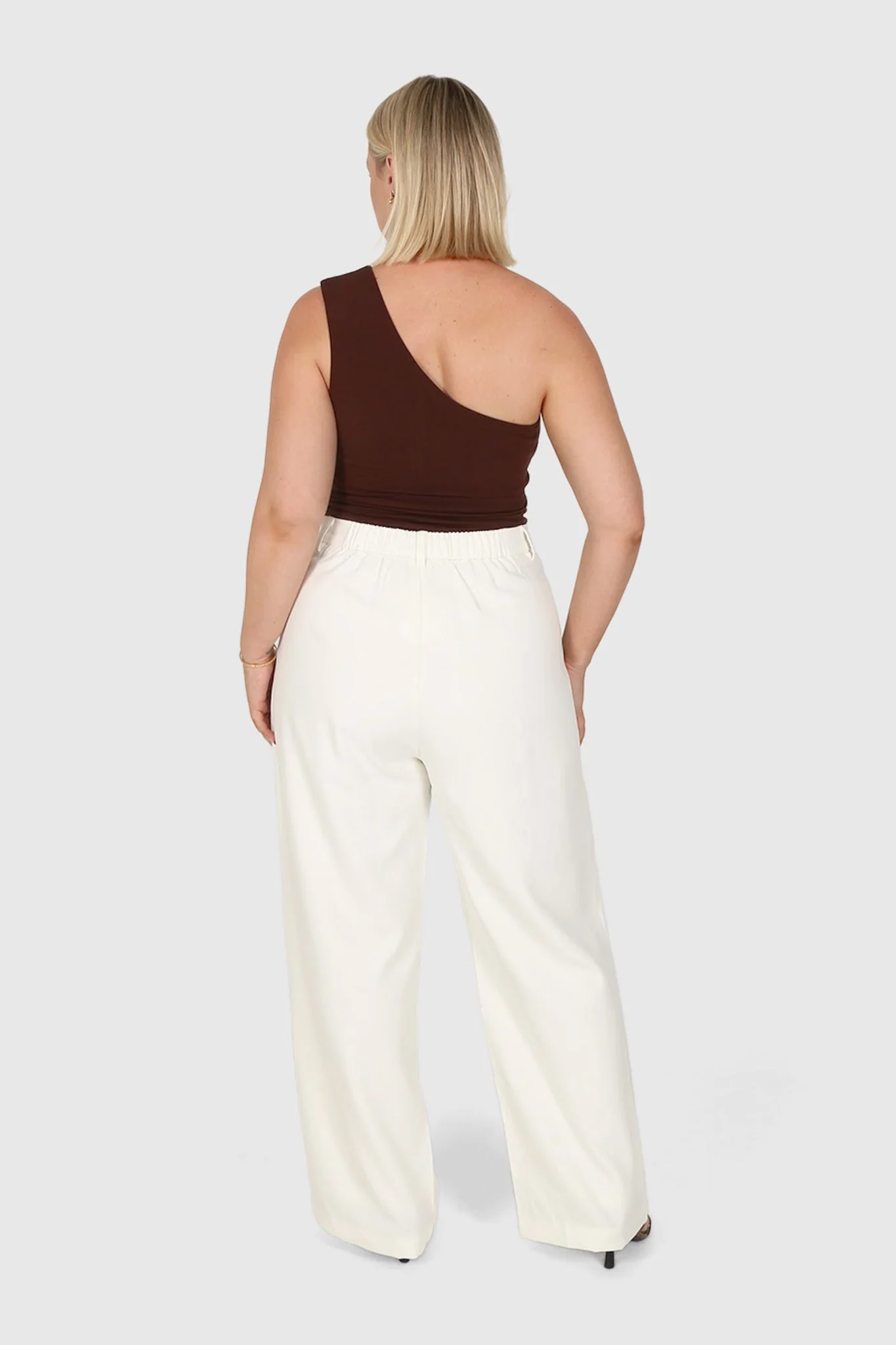 SULLIVAN ONE SHOULDER TOP CHOC - Image 5