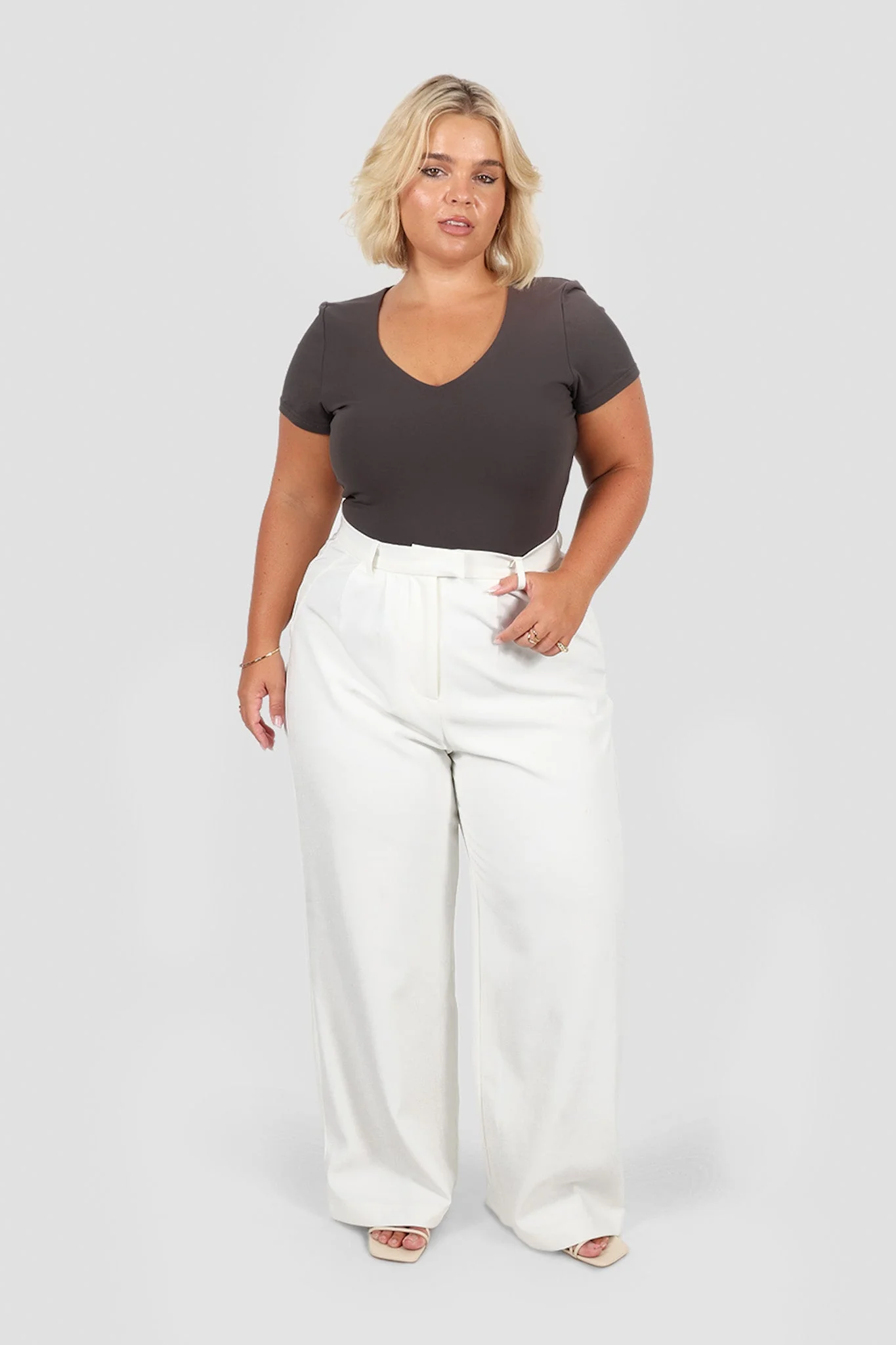 V NECK BUTTERY TEE CHARCOAL - Image 4