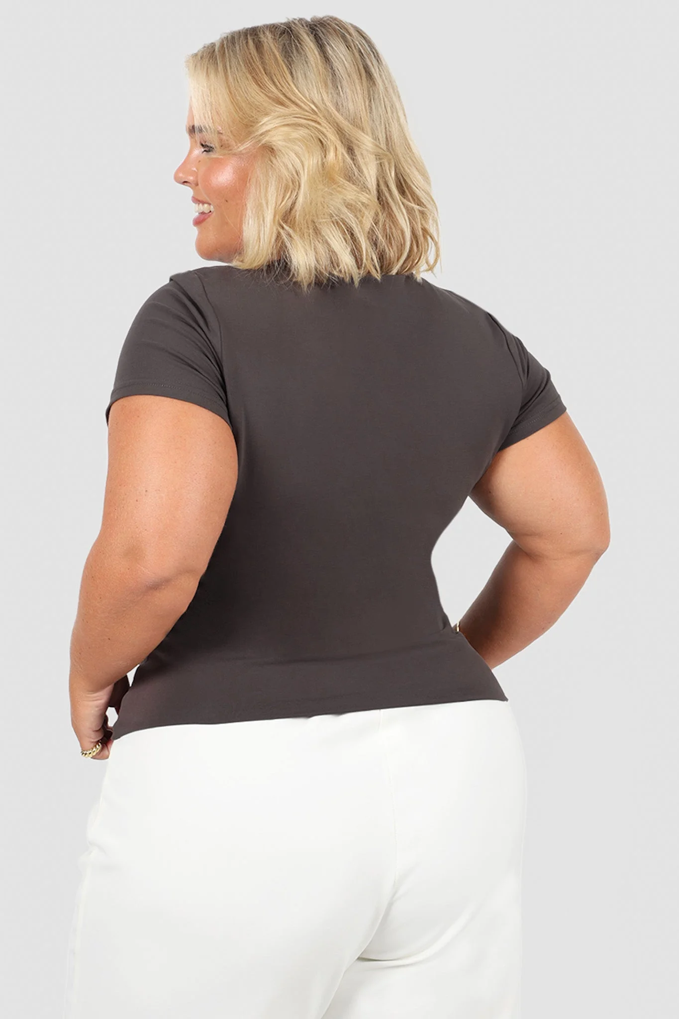 V NECK BUTTERY TEE CHARCOAL - Image 7