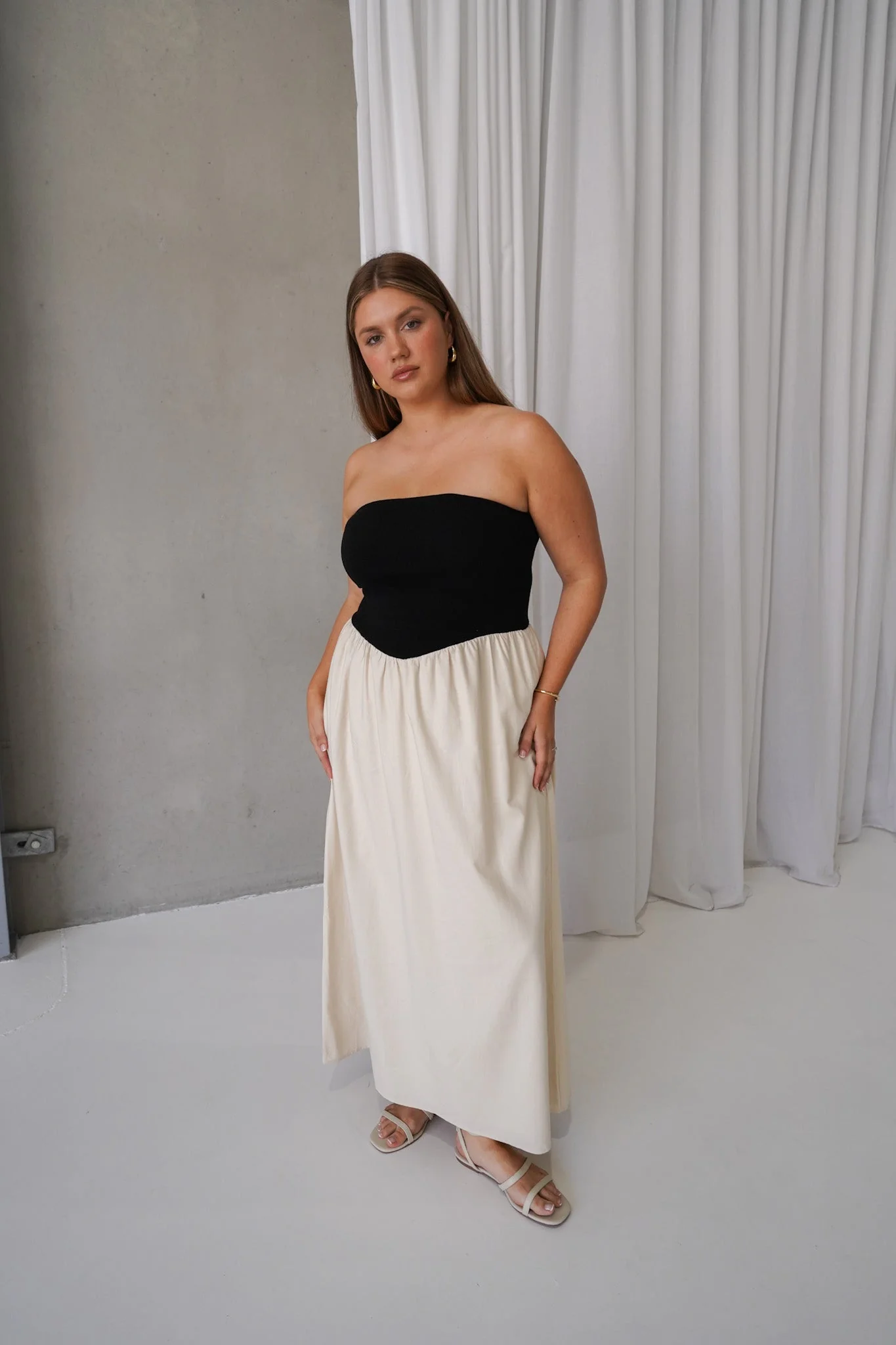 VELLA DRESS NEUTRAL/BLACK - Image 5