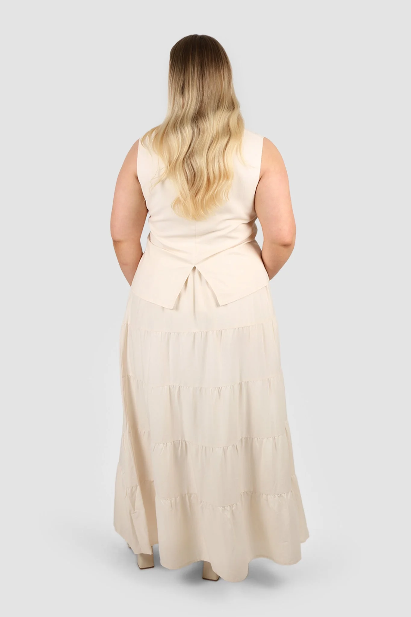 ZYLA TIERED MAXI SKIRT NEUTRAL - Image 4