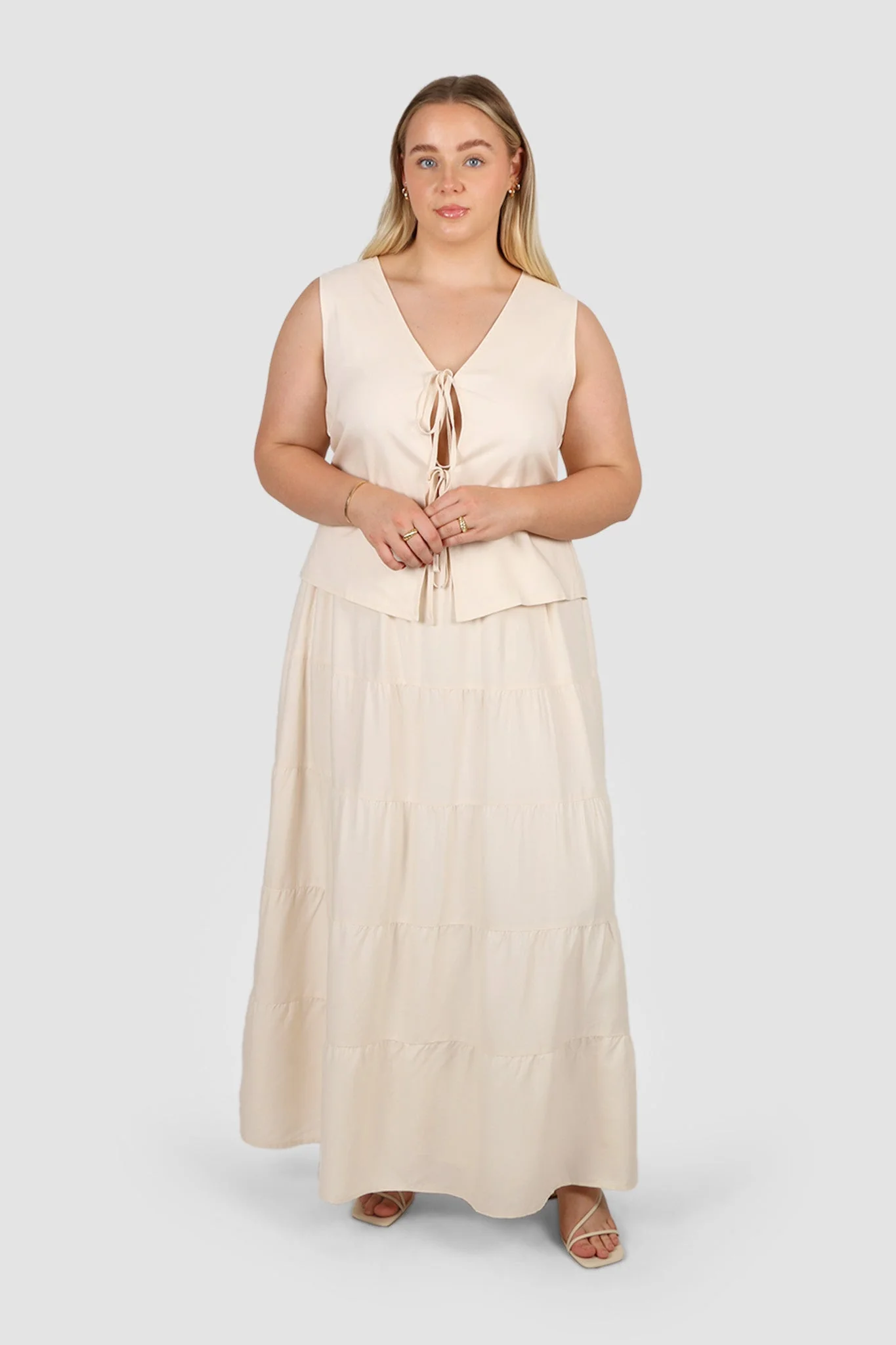 ZYLA TIERED MAXI SKIRT NEUTRAL - Image 5